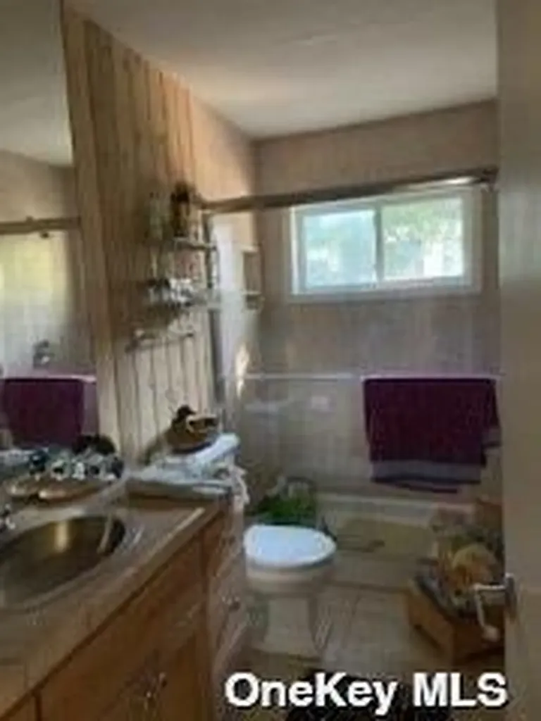 270 Cottage Walk Ocean Beach NY 11770