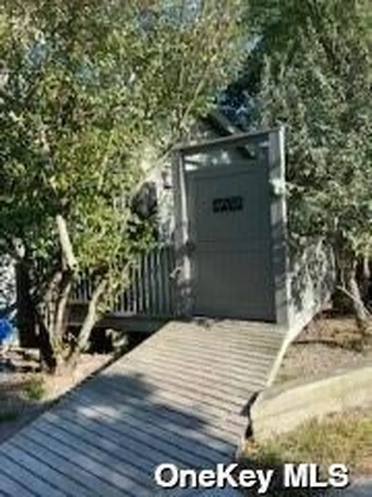 270 Cottage Walk Ocean Beach NY 11770