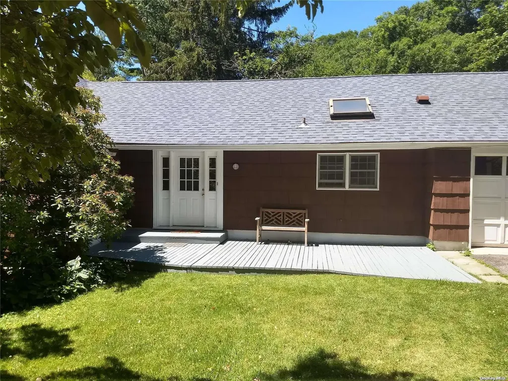22 Cedar Drive Stony Brook NY 11790