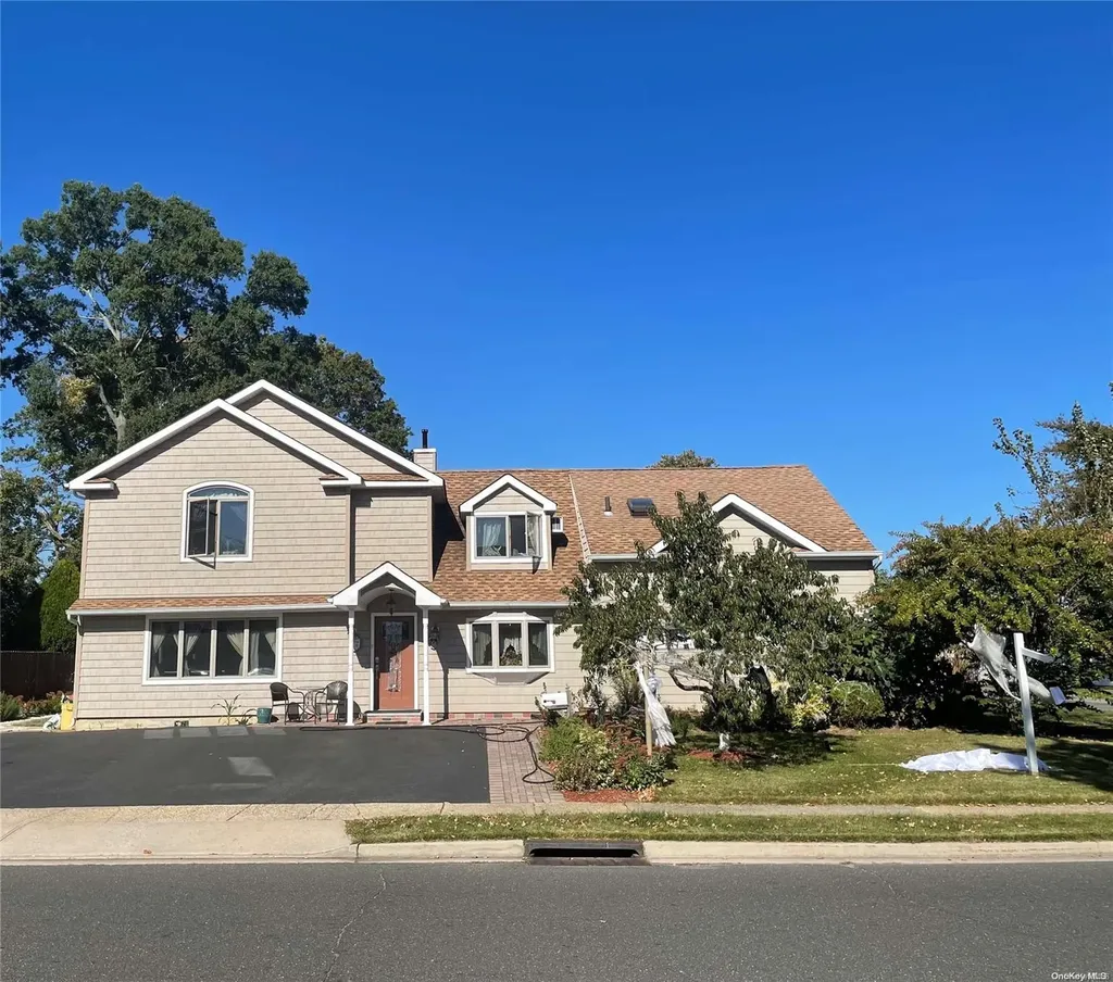 67 Spindle Road Hicksville NY 11801