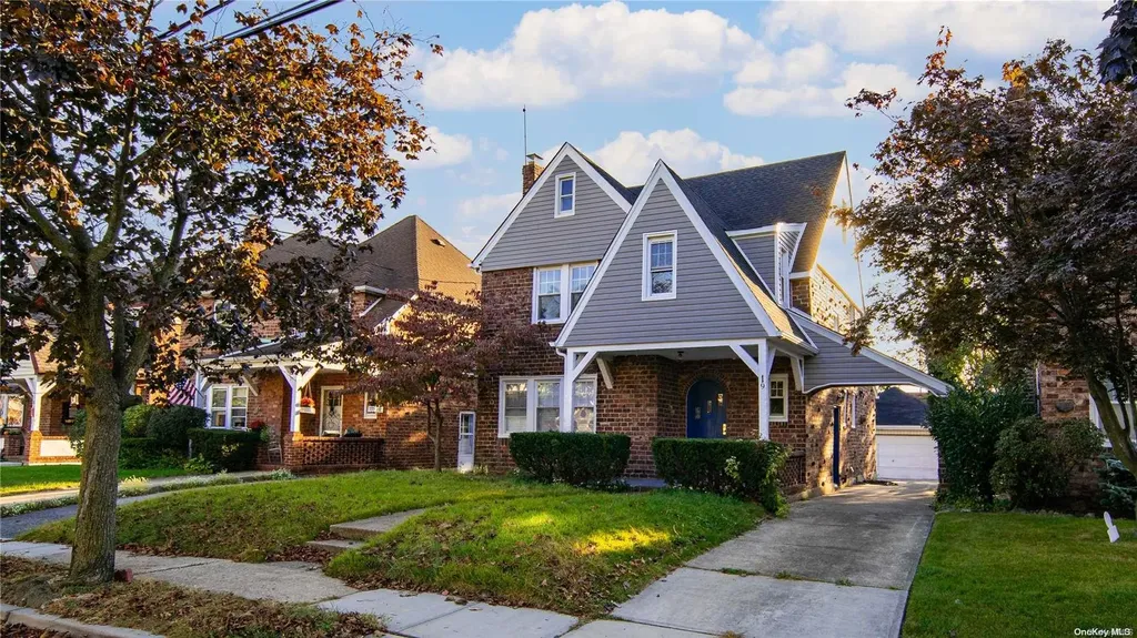 19 Hampton Road Lynbrook NY 11563