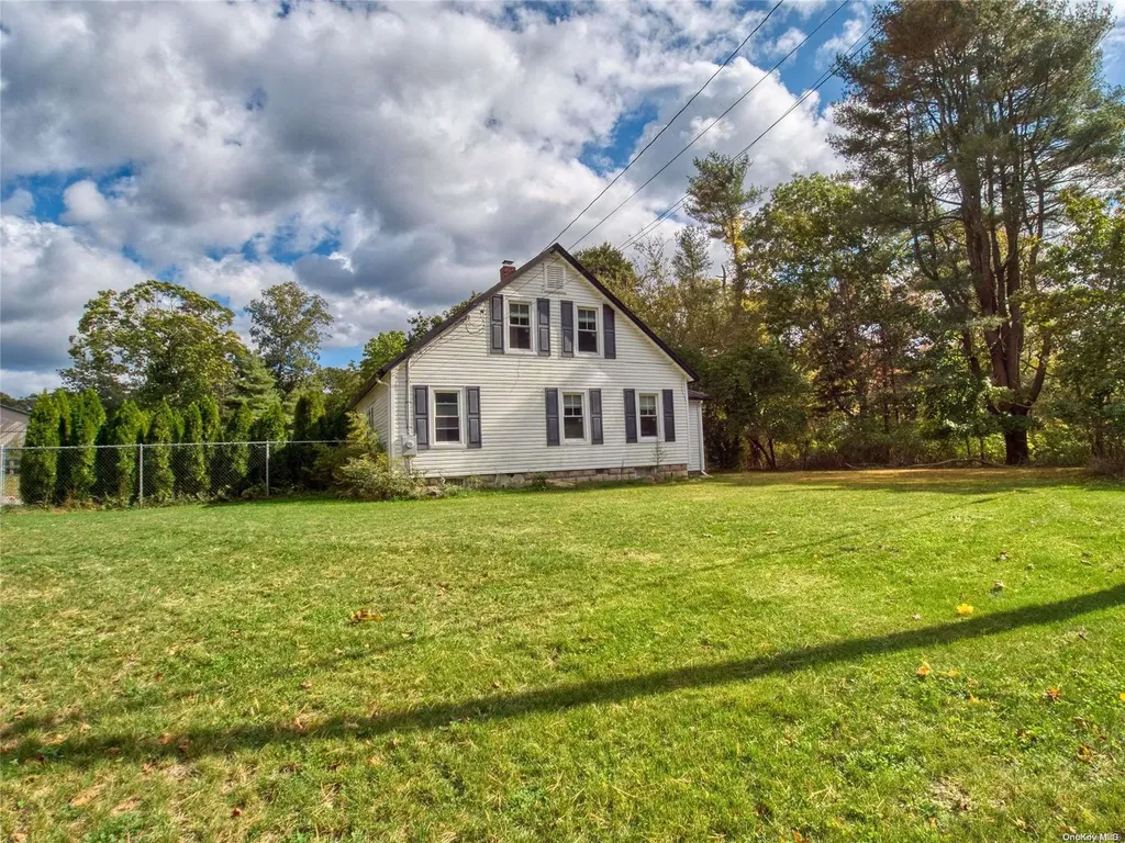 24 Schultz Road Manorville NY 11949