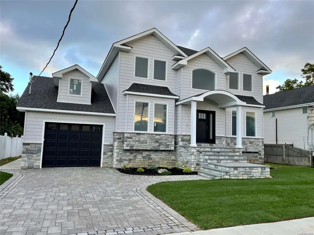 108 Hampton Way Merrick NY 11566