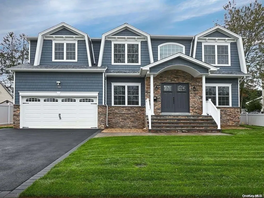 3 Lark Avenue Old Bethpage NY 11804
