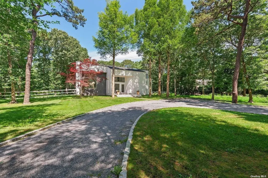 14 Elishas Path Wainscott NY 11975