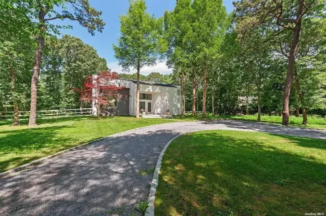 14 Elishas Path Wainscott NY 11975