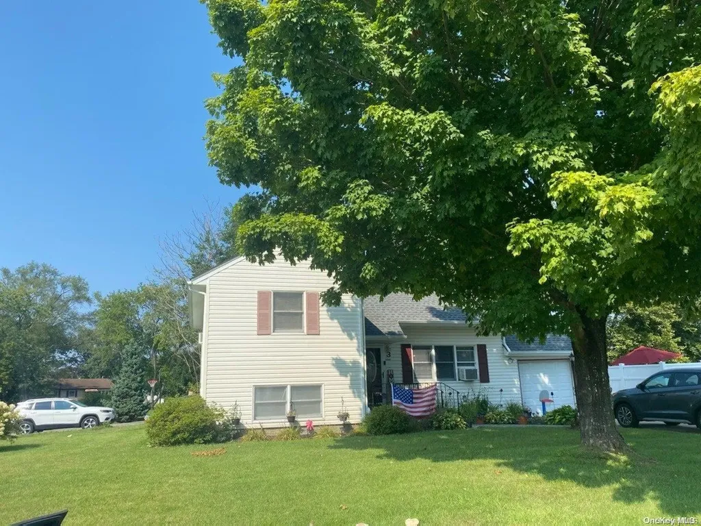 3 Picket Lane Centereach NY 11720