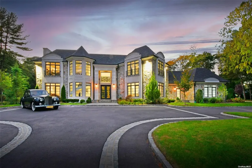 7 Surrey Lane Old Westbury NY 11568