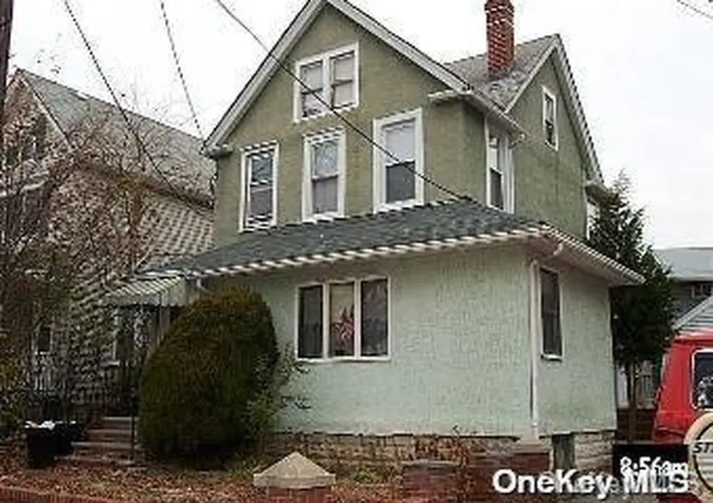 81 Winter Street Lynbrook NY 11563