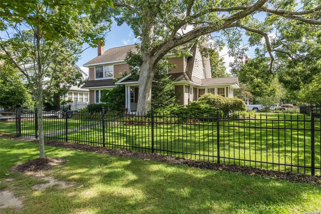 195 S Bay Avenue Islip NY 11751