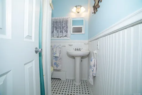 917 E End Walk Atlantique NY 11706