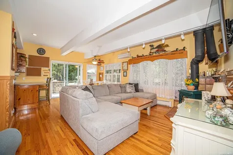 917 E End Walk Atlantique NY 11706