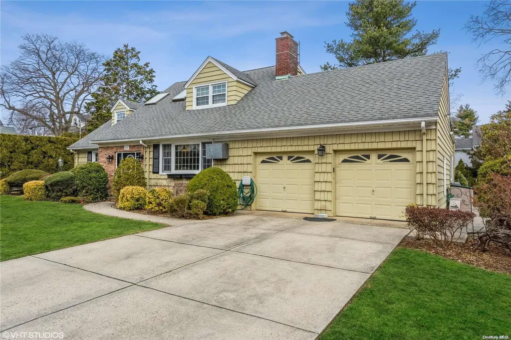 201 Ward Street East Williston NY 11596