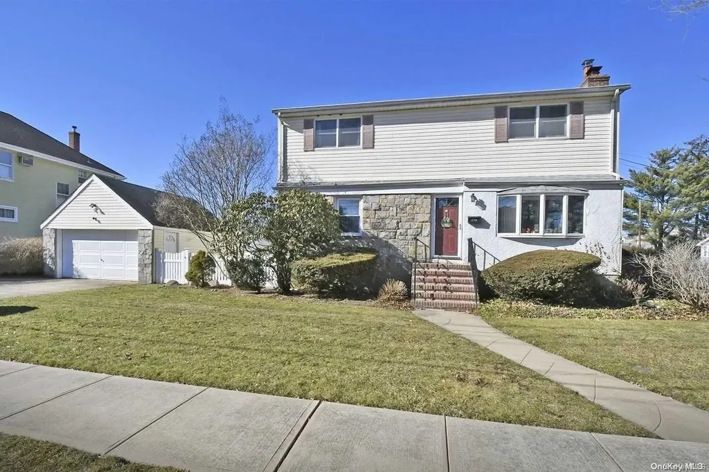 2789 Natta Boulevard Bellmore NY 11710