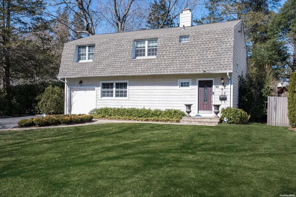92 Amherst Road Albertson NY 11507