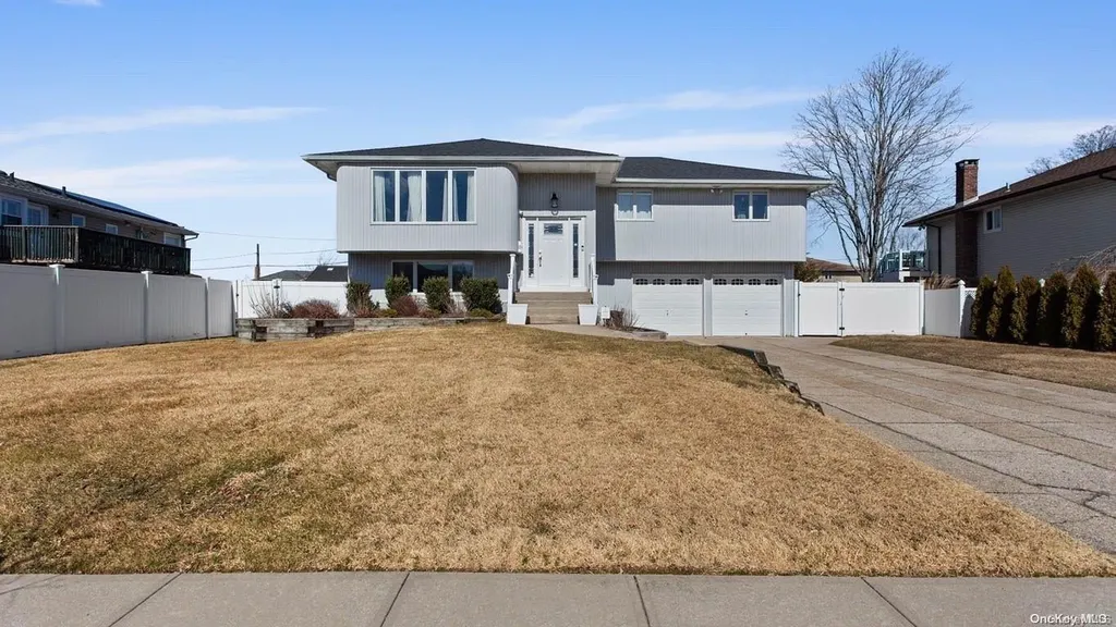 19 Farmstead Road Commack NY 11725
