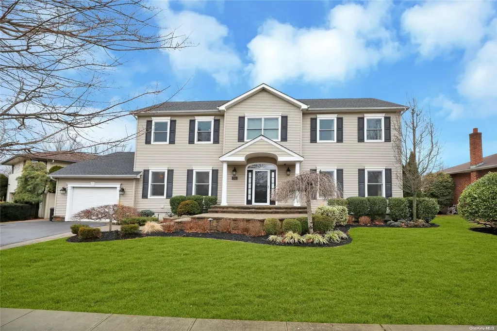 31 Maplewood Drive Plainview NY 11803