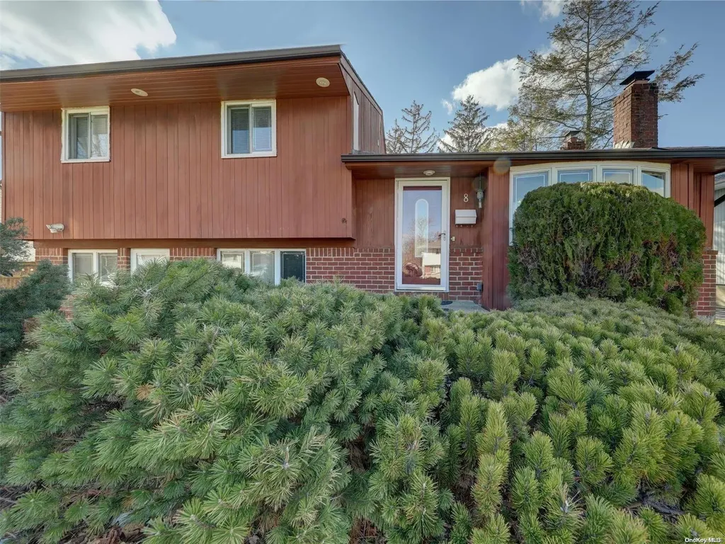 8 Patton Place Plainview NY 11803