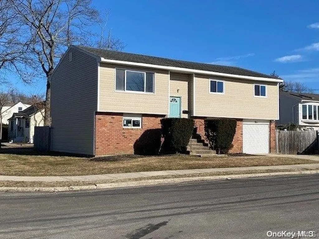 5 Snapper Court Babylon NY 11757