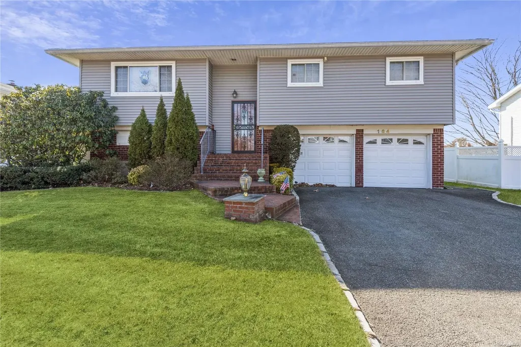 184 Roxton Road Plainview NY 11803