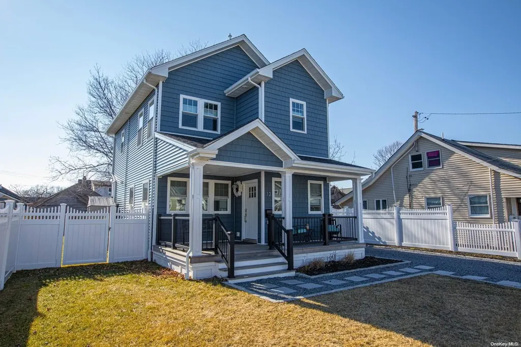12 Auburn Avenue Bay Shore NY 11706