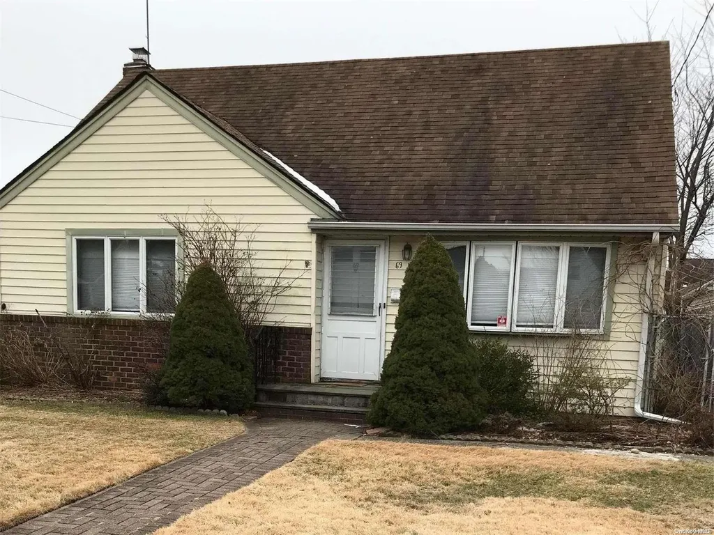 69 Virginia Avenue Plainview NY 11803