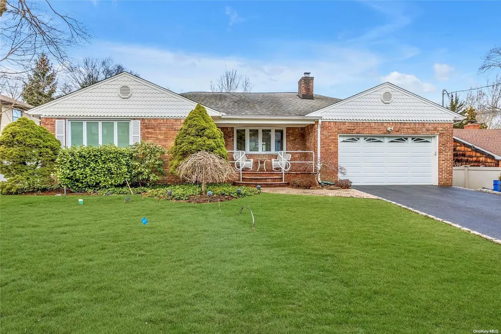 7 Brush Place Huntington NY 11743