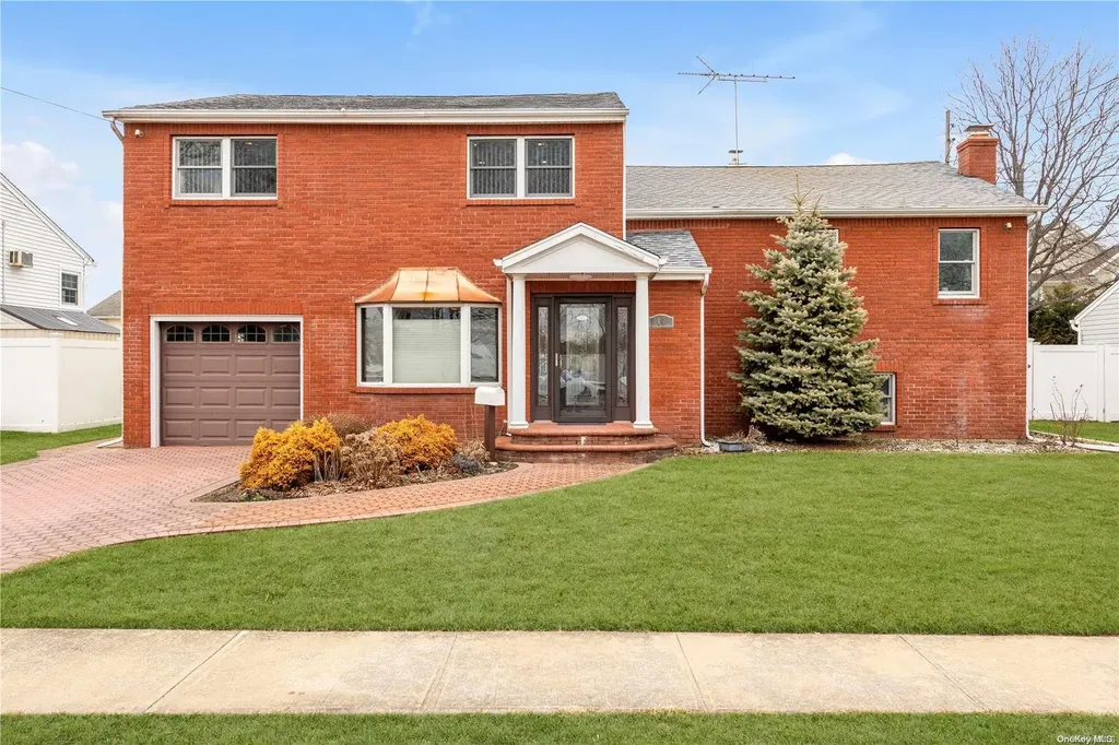 40 Bayview Place Massapequa NY 11758