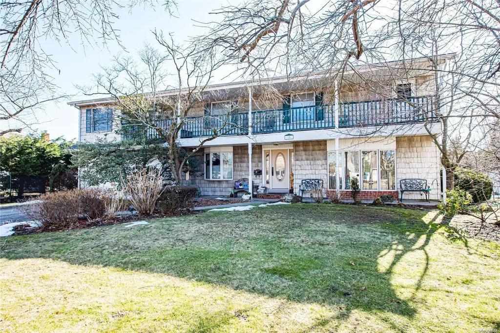 15 Celano Lane West Islip NY 11795