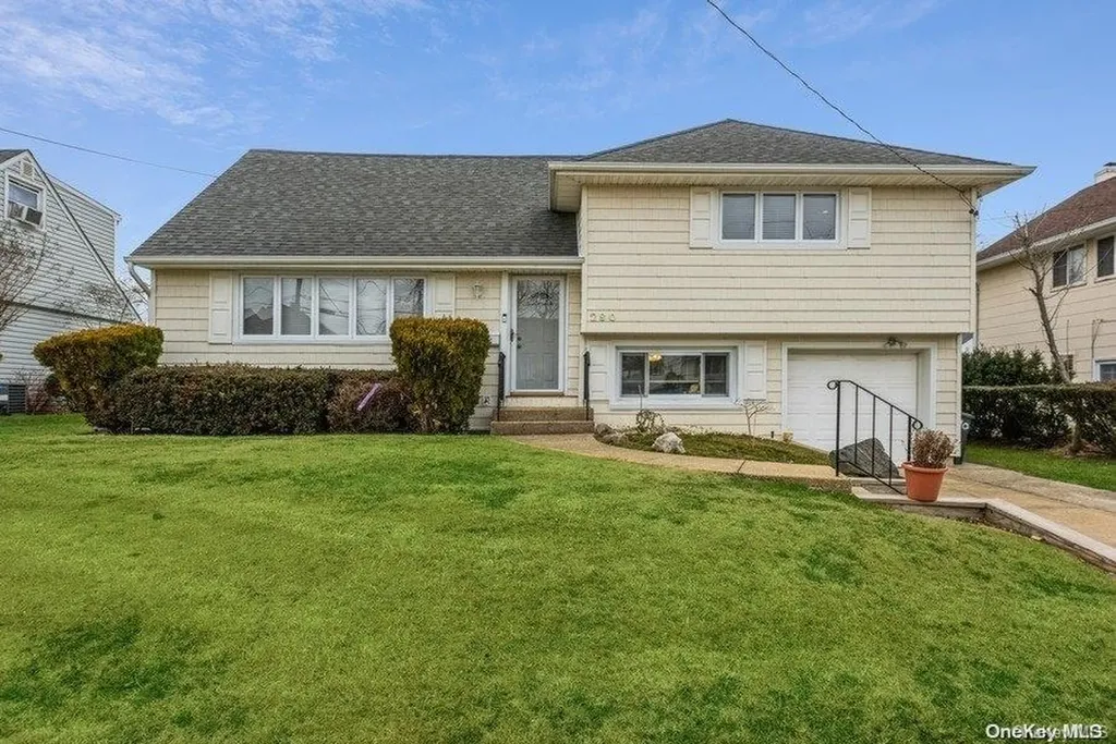 290 Thompson Avenue Oceanside NY 11572
