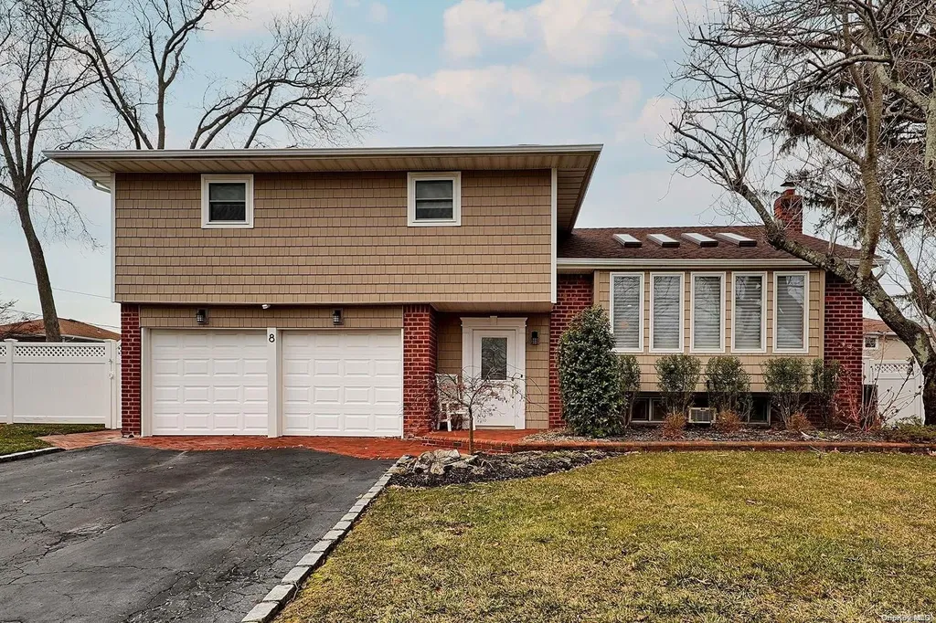8 Walnut Court Plainview NY 11803