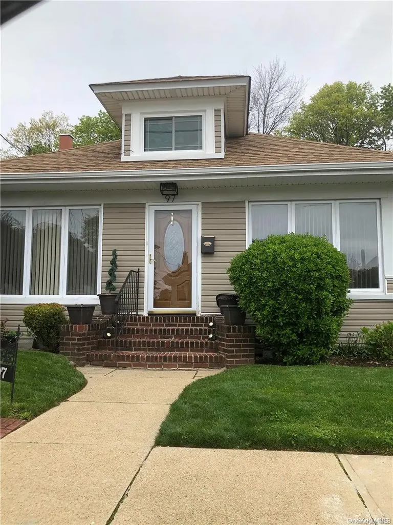 97 Dehnhoff Avenue Freeport NY 11520