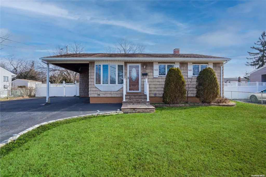 1701 Pine Grove Boulevard Bay Shore NY 11706
