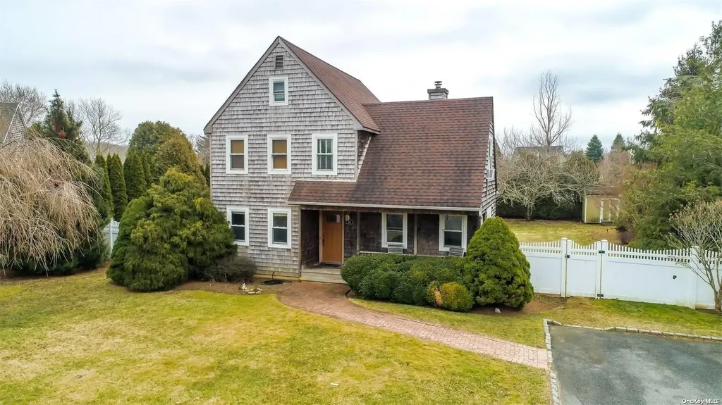 264 Arrowhead Avenue Riverhead NY 11901