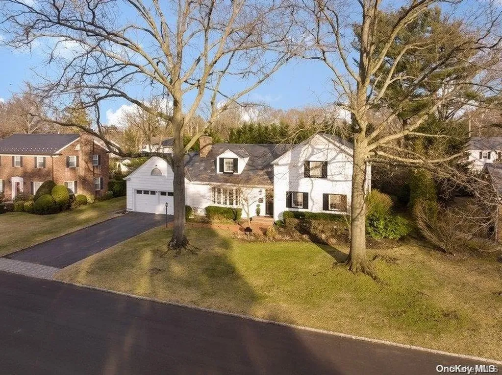 30 Bartlett Drive Manhasset NY 11030