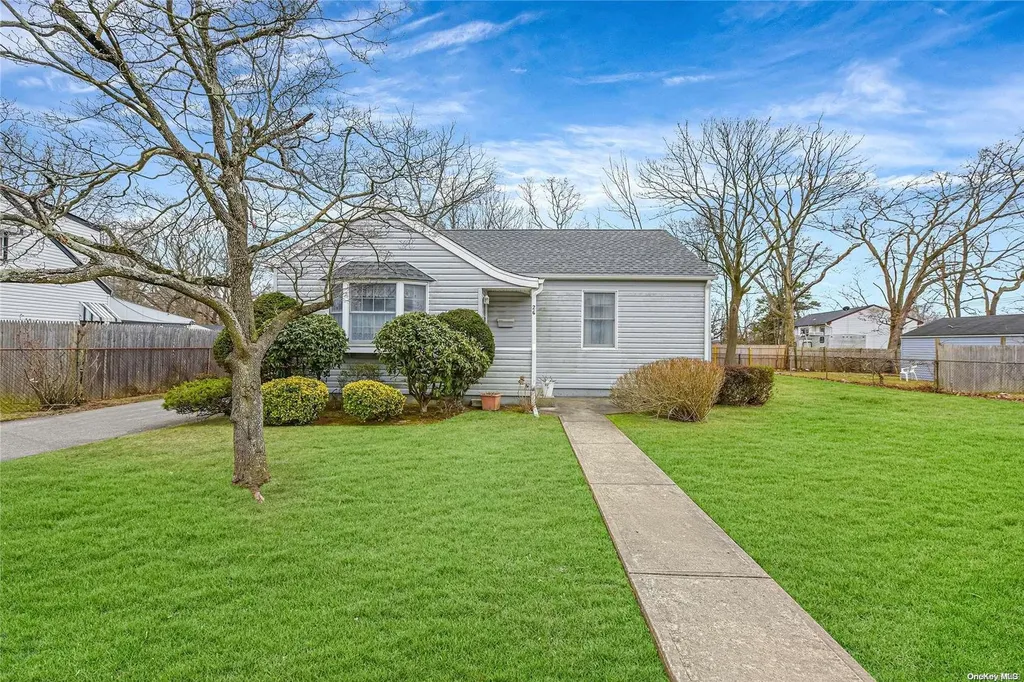 26 William Avenue Central Islip NY 11722