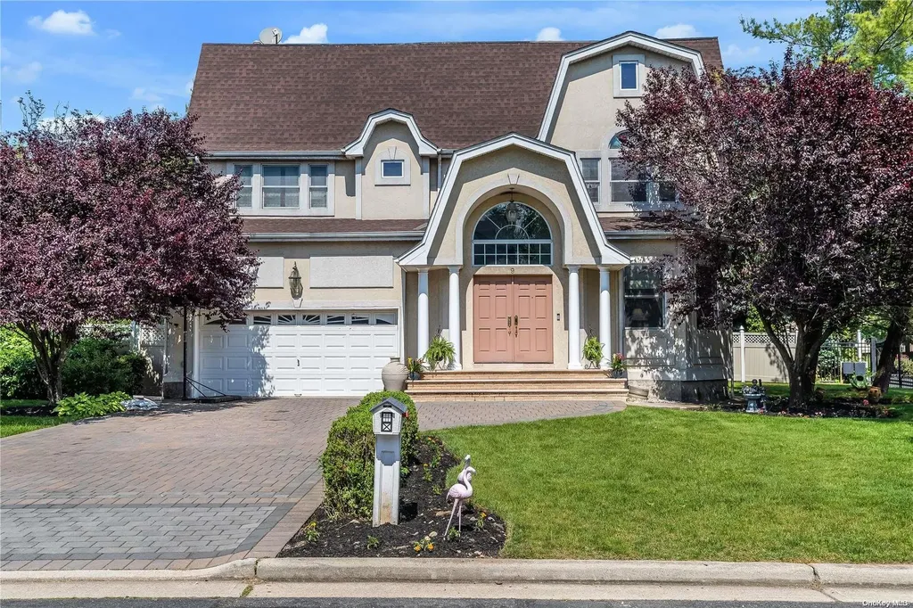 9 Laurel Lane Old Westbury NY 11568