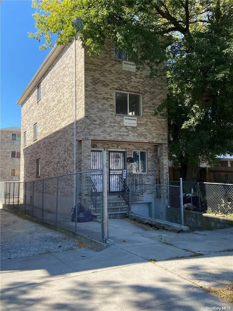 1118 E 222nd Street Bronx NY 10469