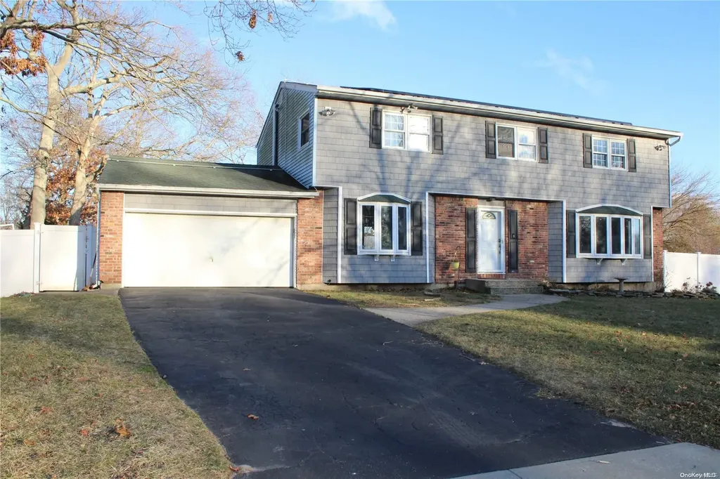 22 Orleans Green Coram NY 11727