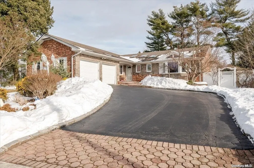 18 Clemson Lane Woodbury NY 11797