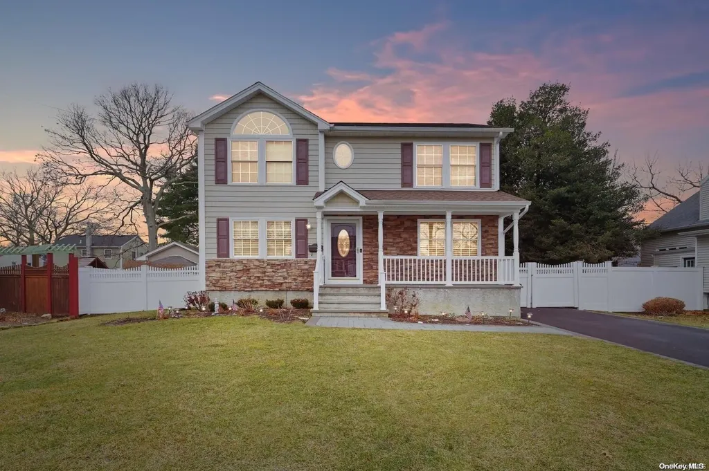 709 Mccall Avenue West Islip NY 11795