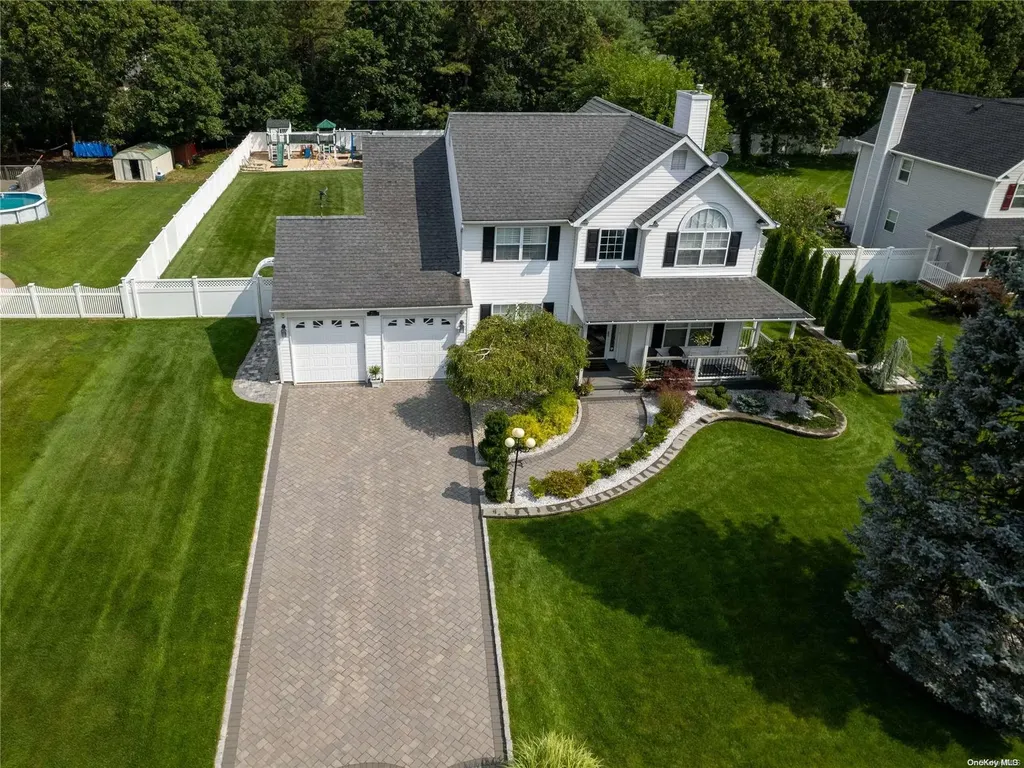 5 Oldstone Court Centereach NY 11720