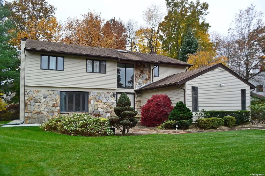 25 Bristol Drive Manhasset NY 11030