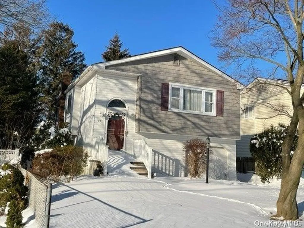 44 Glasgow Avenue Deer Park NY 11729