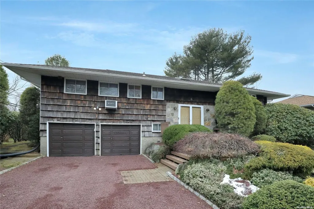 33 Beatrice Lane Old Bethpage NY 11804