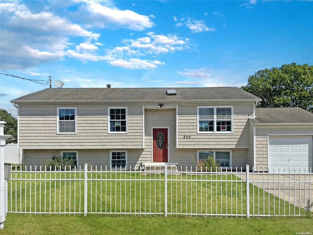 805 Wilson Boulevard Central Islip NY 11722
