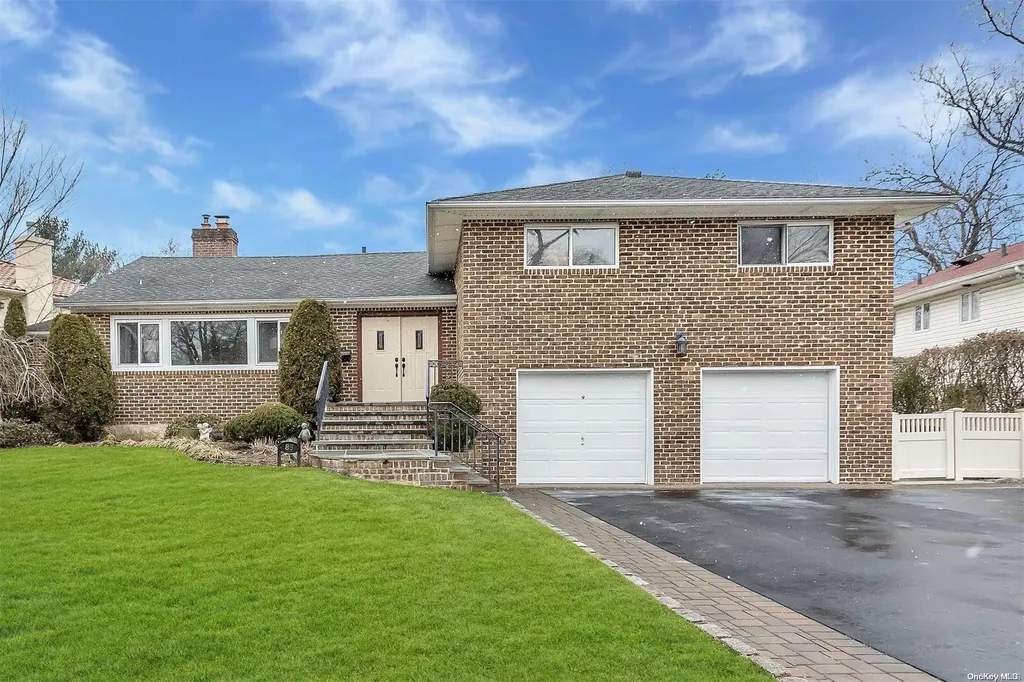85 Hamilton Drive Roslyn NY 11576