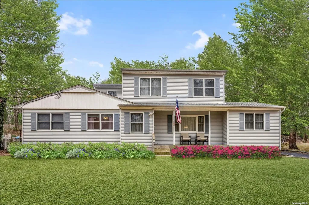 54 Mcarthur Lane Smithtown NY 11787