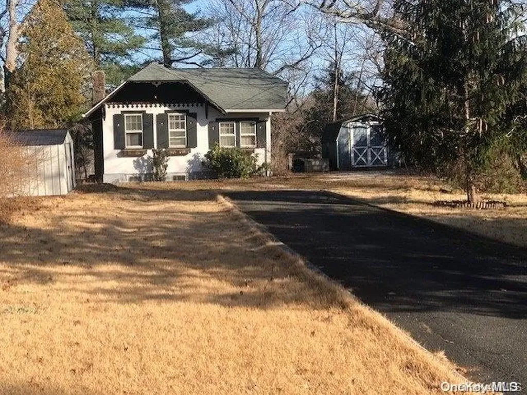 10 Private Road Yaphank NY 11980