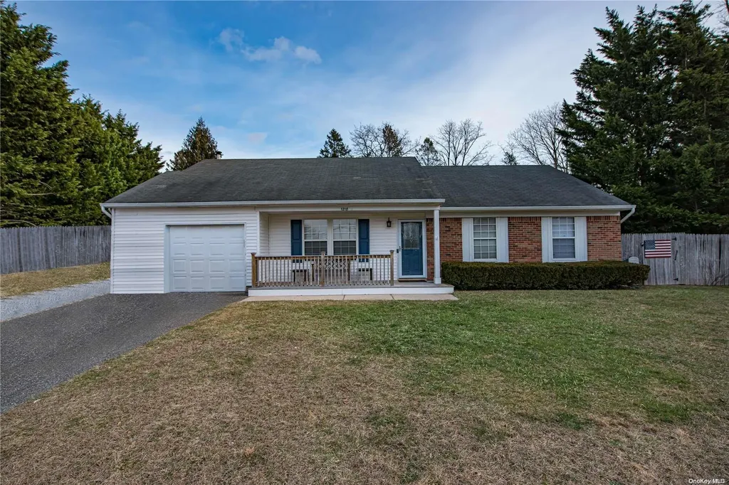 1218 Redleaf Court Riverhead NY 11901